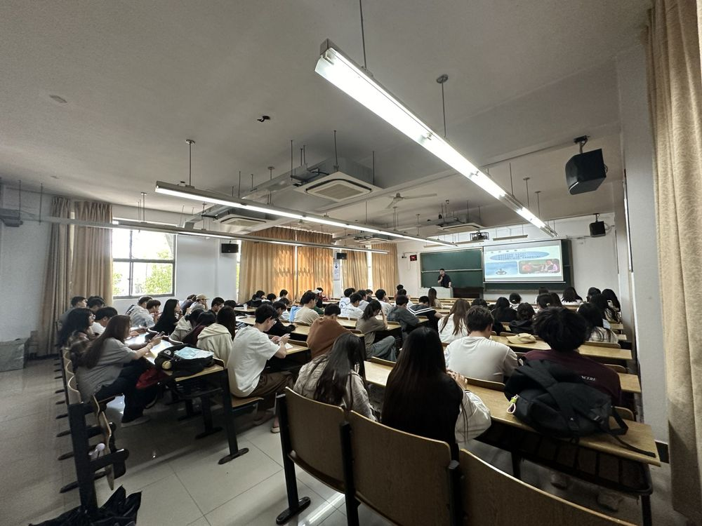 M88明升(中国)科技集团在南京邮电大学通达学院举办讲座